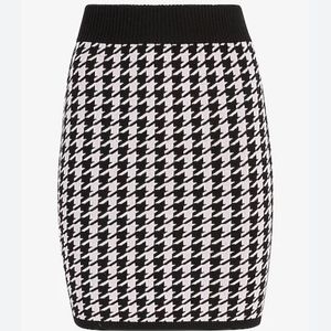 White/Black plaid skirt